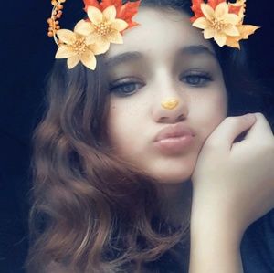 Meet your Posher, Madora